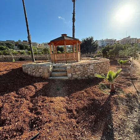 Hal Wardija アパート *